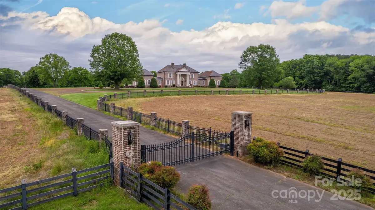 1100 Glen Oaks Drive, Hamptonville, NC 27020 - #1