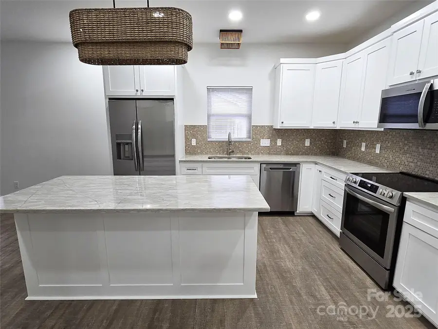 768 8th Street Ne, Hickory, NC 28601 - Image #2