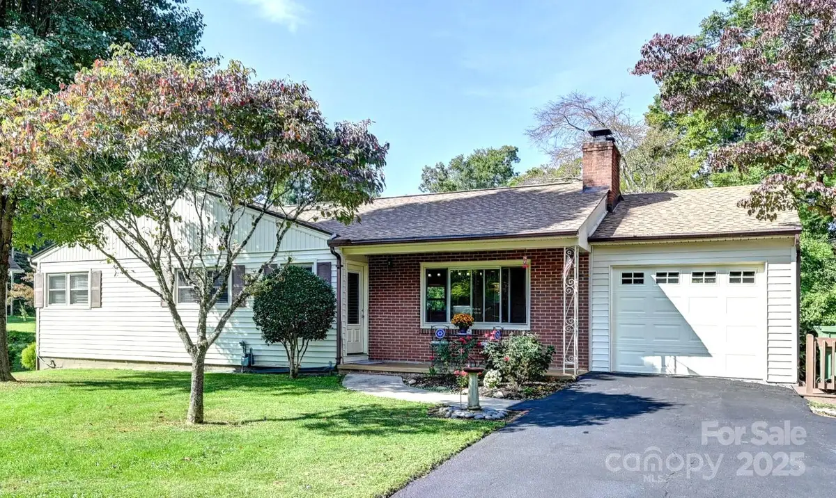 402 Balsam Road, Hendersonville, NC 28792 - Image #1