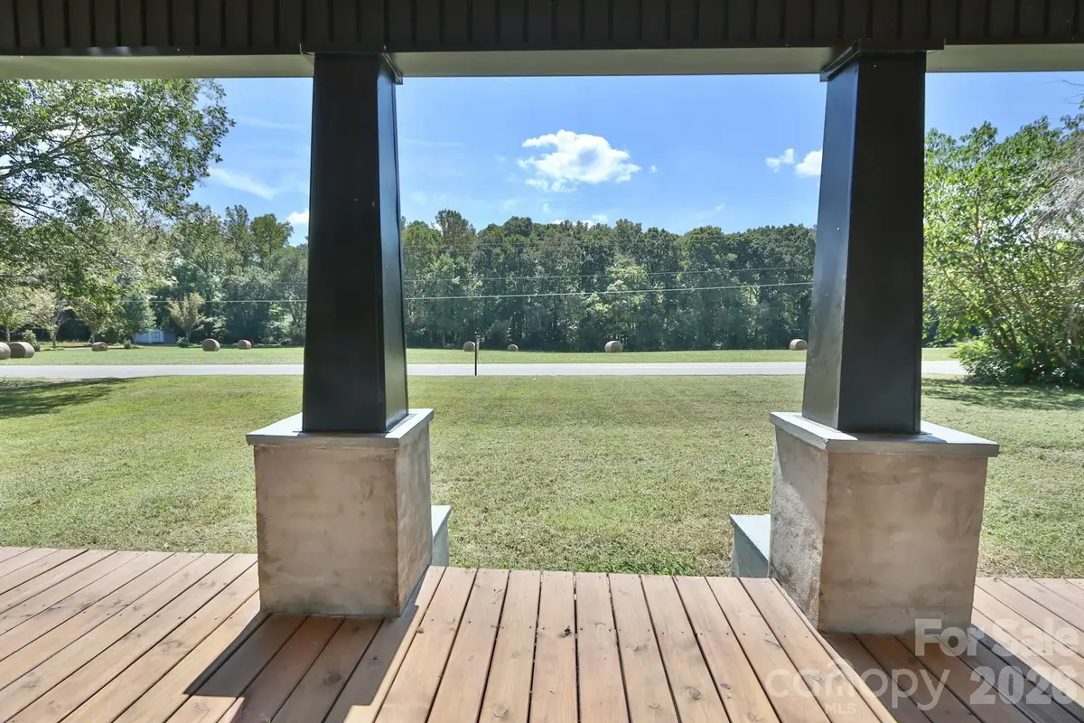 1826 N Oak Ridge Church Road, Yadkinville, NC 27055 - #1