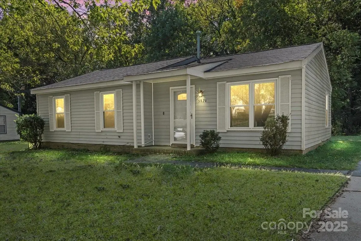 5924 Bridlewood Lane, Charlotte, NC 28215 - Image #1