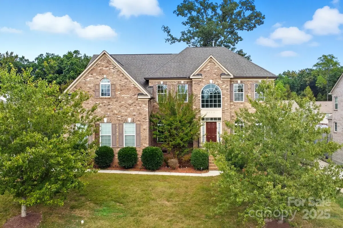 7718 Wiltshire Ridge Road, Charlotte, NC 28269 - Image #1