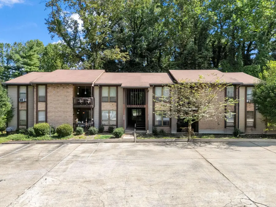 333 W Lake Avenue, Hendersonville, NC 28739 - Image #2