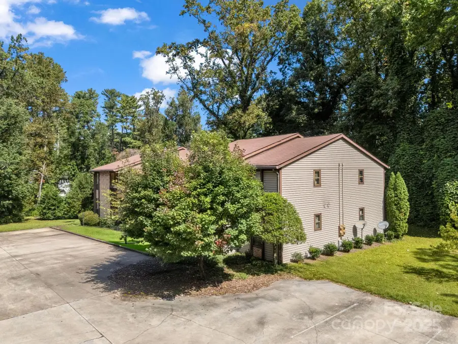 333 W Lake Avenue, Hendersonville, NC 28739 - Image #3