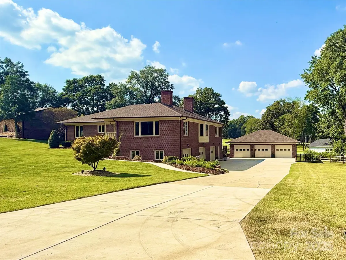 1419 Stoneyridge Drive, Charlotte, NC 28214 - Image #1