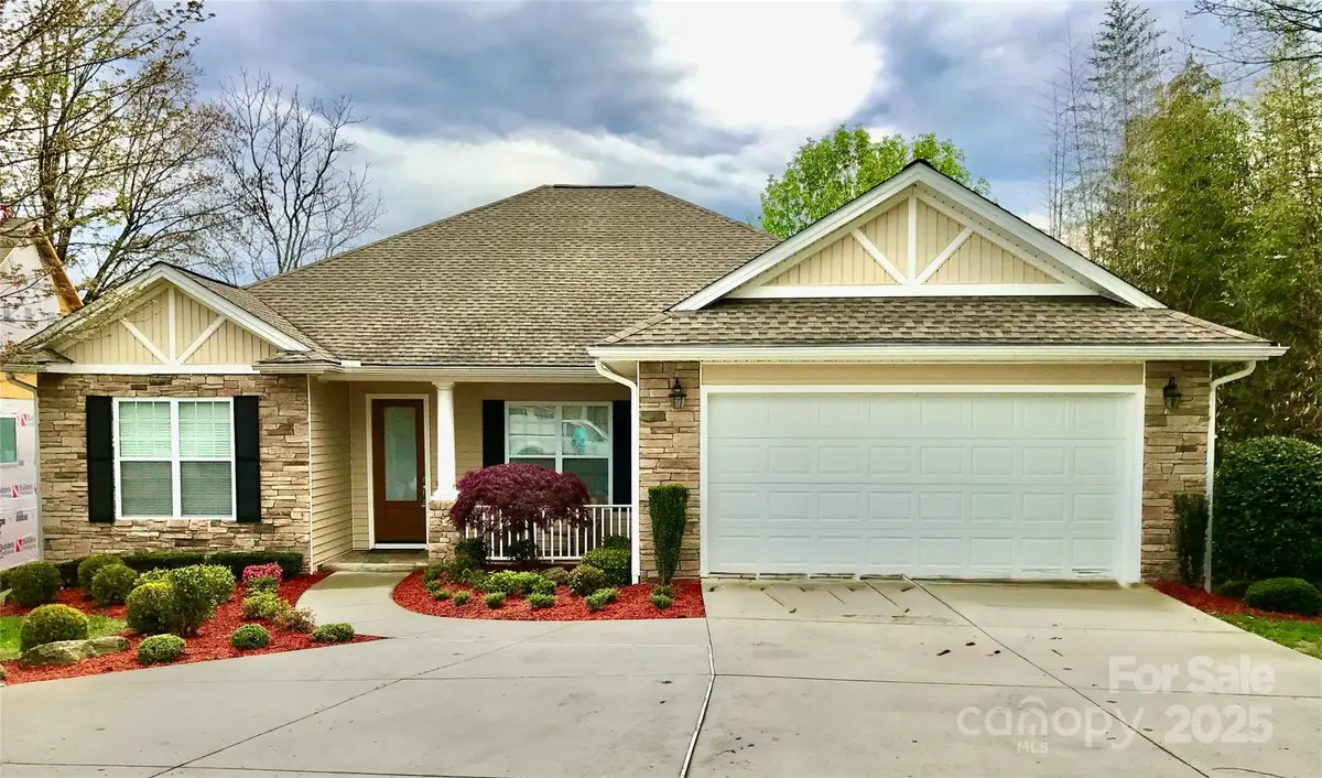 18 Eagle Pointe Way, Flat Rock, NC 28731 - Image #1