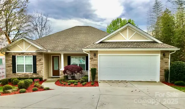 18 Eagle Pointe Way, Flat Rock, NC 28731