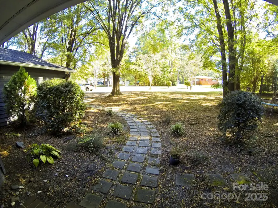 11501 Abernathy Road, Charlotte, NC 28216 - Image #3