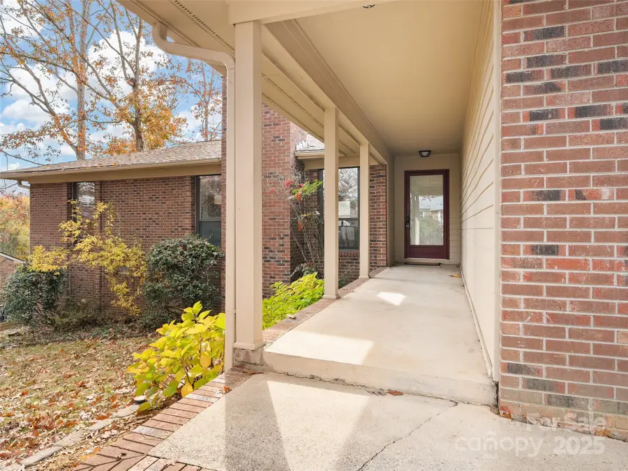 447 Creekside Drive, Asheville, NC 28804 - Image #2