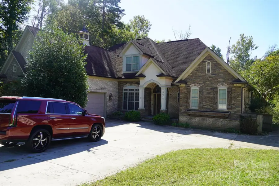 13631 William Stowe Drive, Charlotte, NC 28262 - Image #2