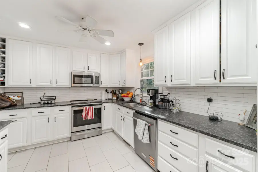 6100 Colchester Place, Charlotte, NC 28210 - Image #3