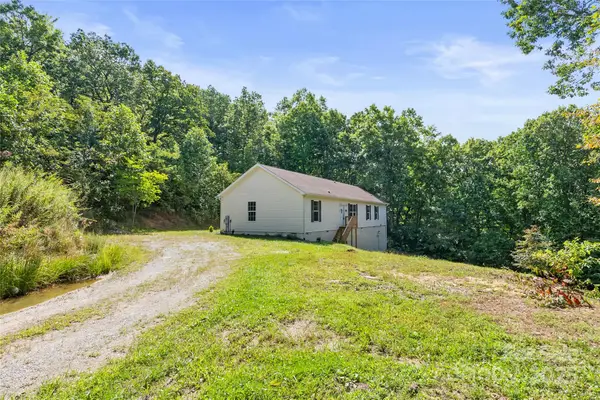 47 Red Valley Road, Penrose, NC 28766