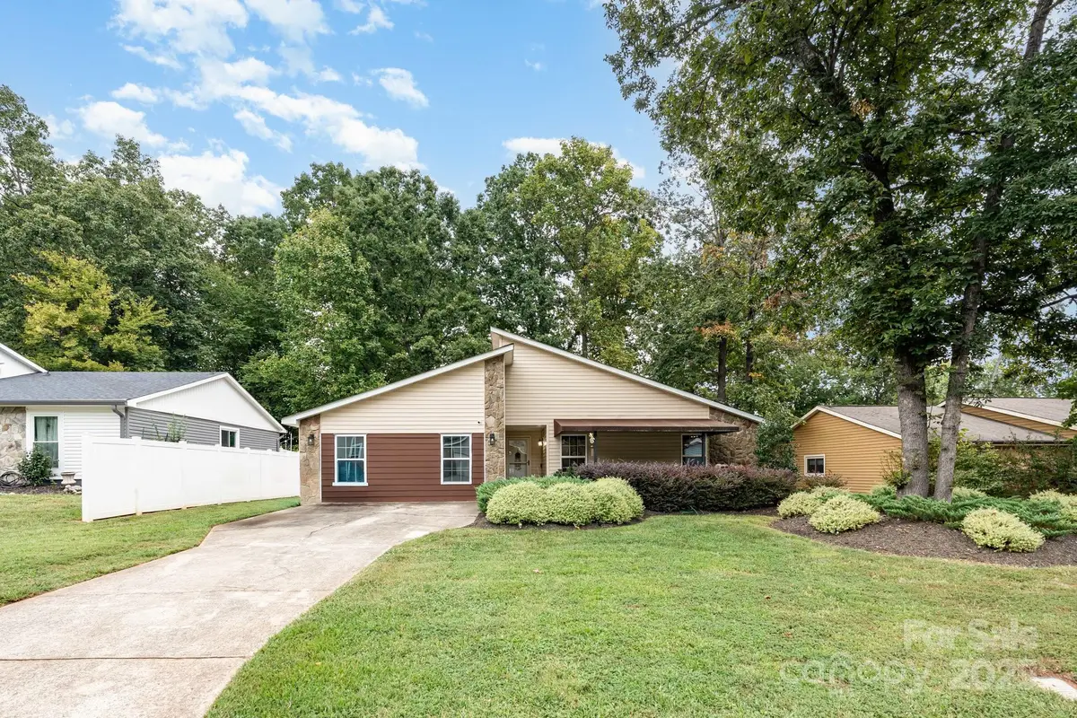 7626 Eastbourne Road, Charlotte, NC 28227 - Image #1
