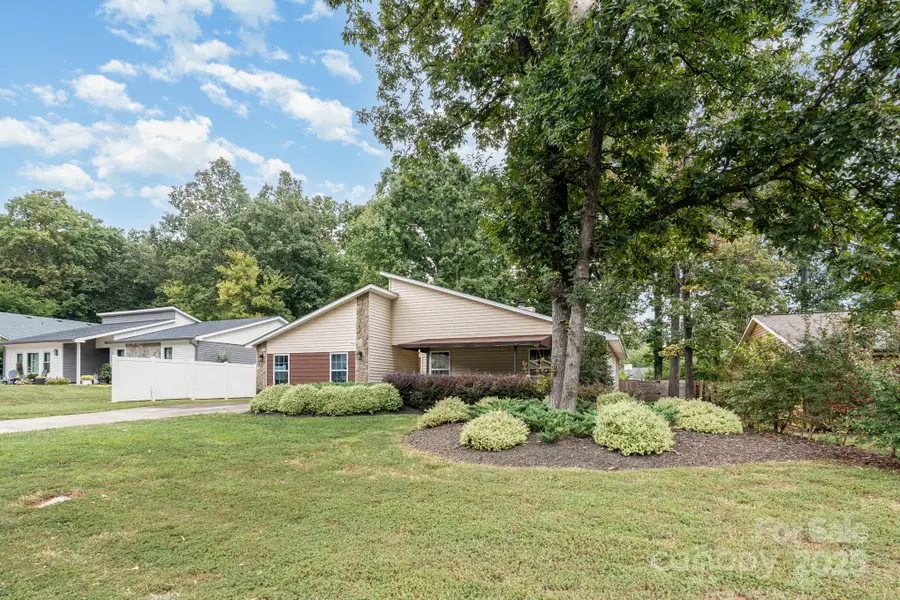 7626 Eastbourne Road, Charlotte, NC 28227 - Image #3