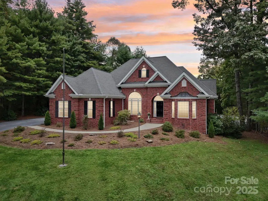 310 Sweetbriar Drive, Hendersonville, NC 28739 - Image #2