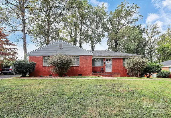 1914 Manteo Court, Charlotte, NC 28208