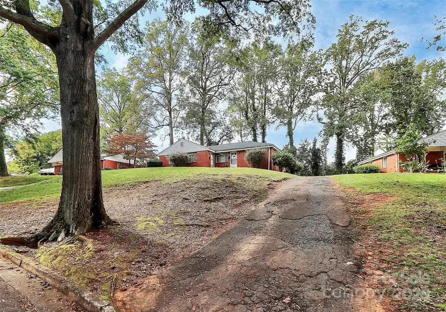 1914 Manteo Court, Charlotte, NC 28208 - Image #2