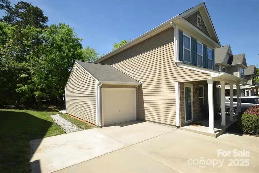 346 Cornielle Lane, Charlotte, NC 28216 - Image #2
