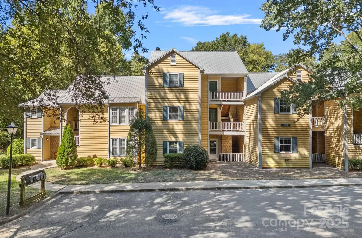 3302 Selwyn Farms Lane #9, Charlotte, NC 28209 - Image #1