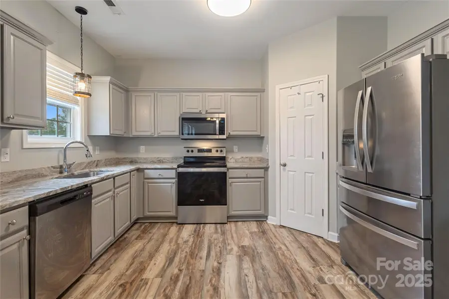 113 Woods Run Circle, Richlands, NC 28574 - Image #3