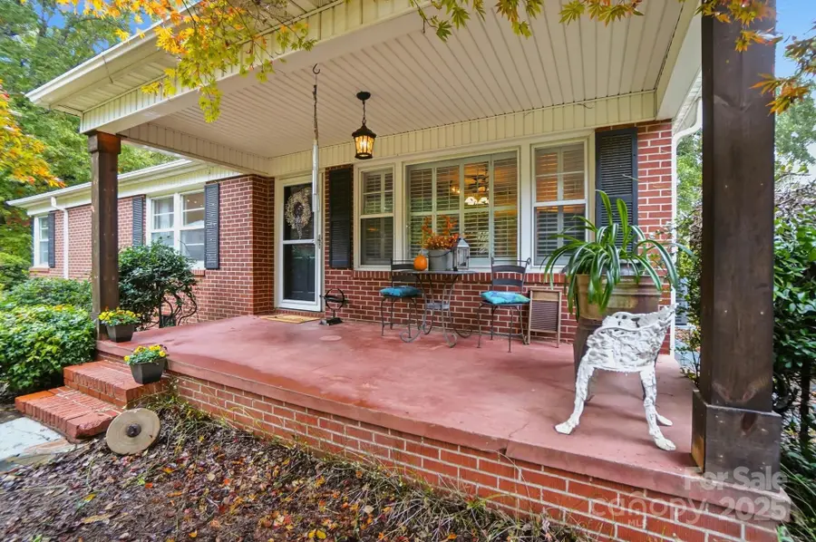 554 Loray Farm Road, Dallas, NC 28034 - Image #2