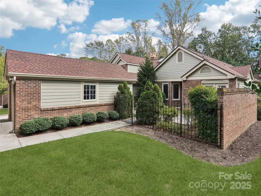102 Glenbrook Drive, Hendersonville, NC 28739 - Image #2