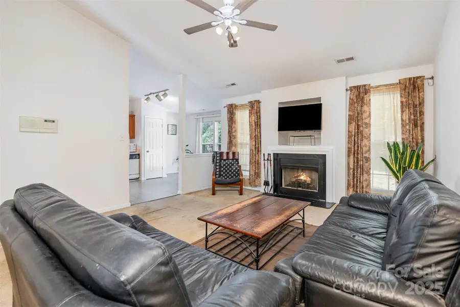 6615 Wandering Creek Drive, Charlotte, NC 28216 - Image #2