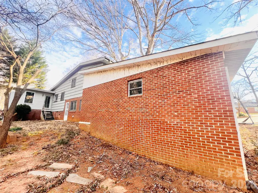 1624 Brentwood Drive, Newton, NC 28658 - Image #3