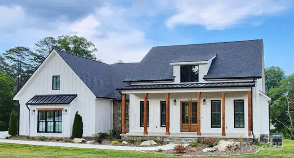 80 Sharon Road, Fairview, NC 28730