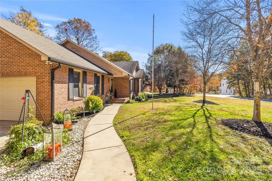 1456 Stonecroft Circle, Catawba, NC 28609 - Image #2