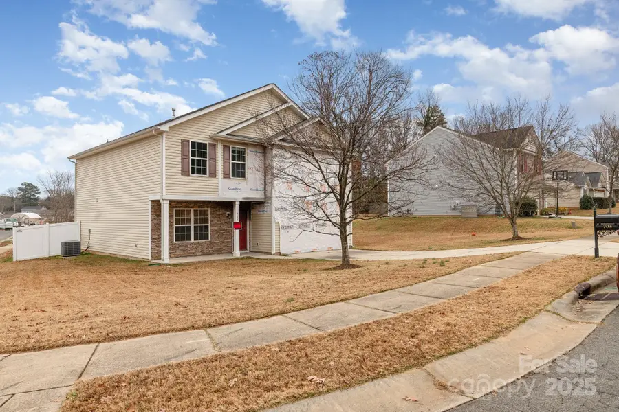 705 Ferrell Avenue, Charlotte, NC 28216 - Image #2