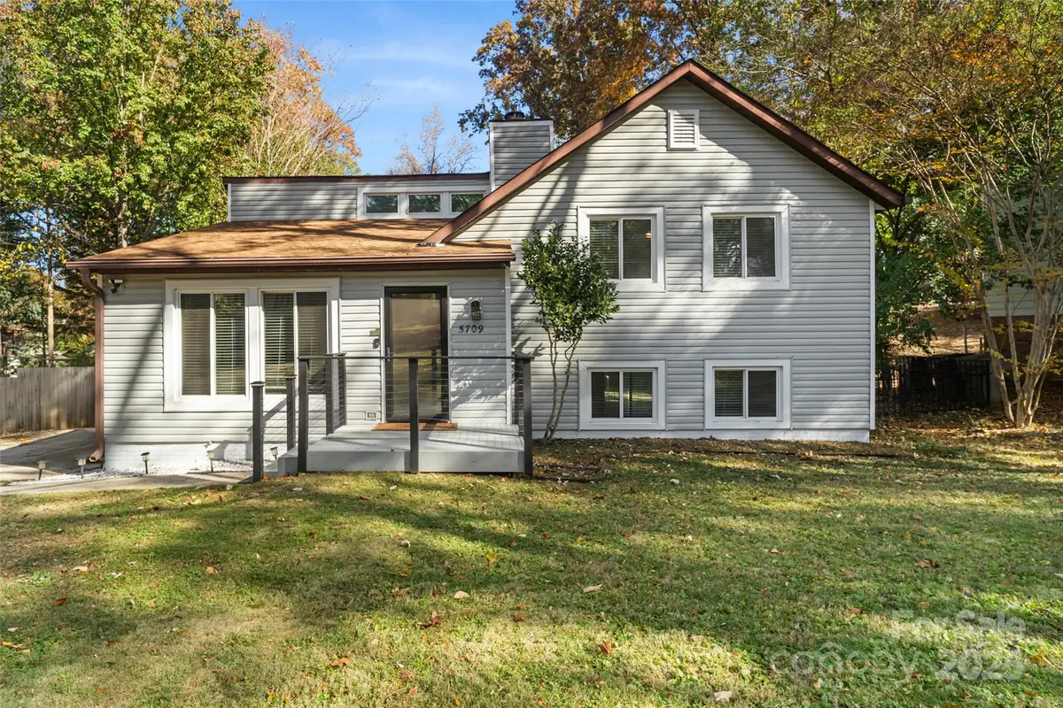 5709 Shadow Creek Road, Charlotte, NC 28226 - Image #1