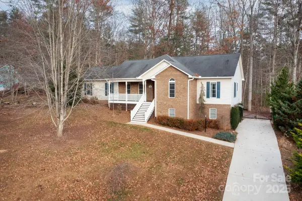 590 Brook Knoll Circle, Weaverville, NC 28787
