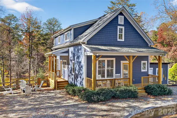 6923 Wateredge Drive, Sherrills Ford, NC 28673