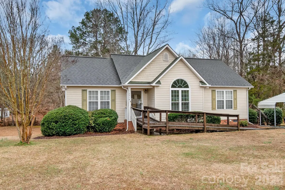 2514 Oxford Circle, Lancaster, SC 29720 - Image #1