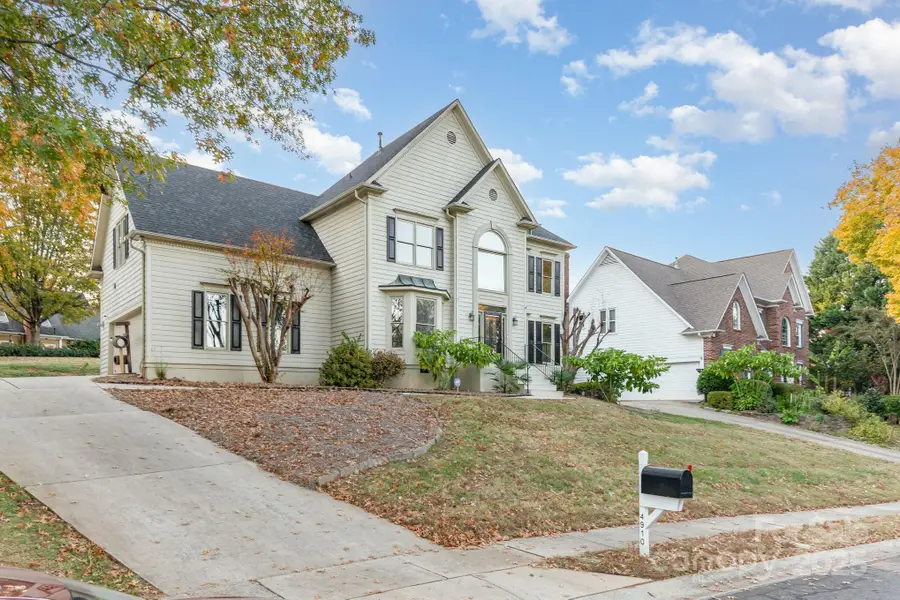 4910 Foxbriar Trail, Charlotte, NC 28269 - Image #2