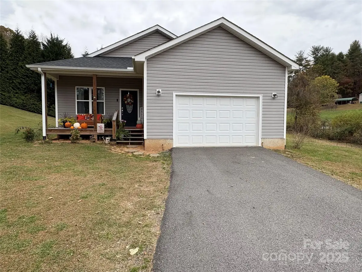 10 Scarlett Ridge Drive, Marshall, NC 28753 - Image #1