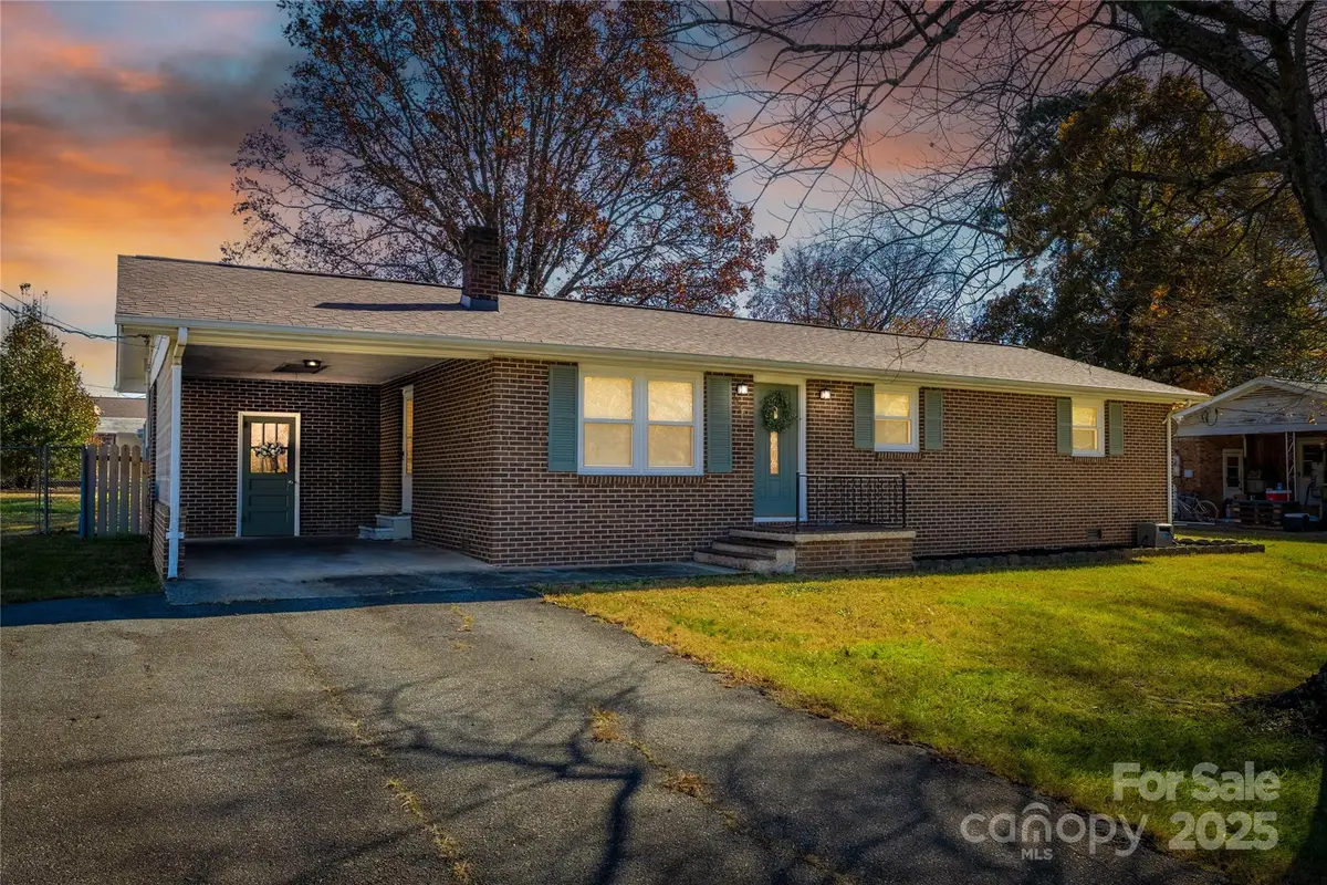 1046 22nd Street Ne, Hickory, NC 28601 - Image #1