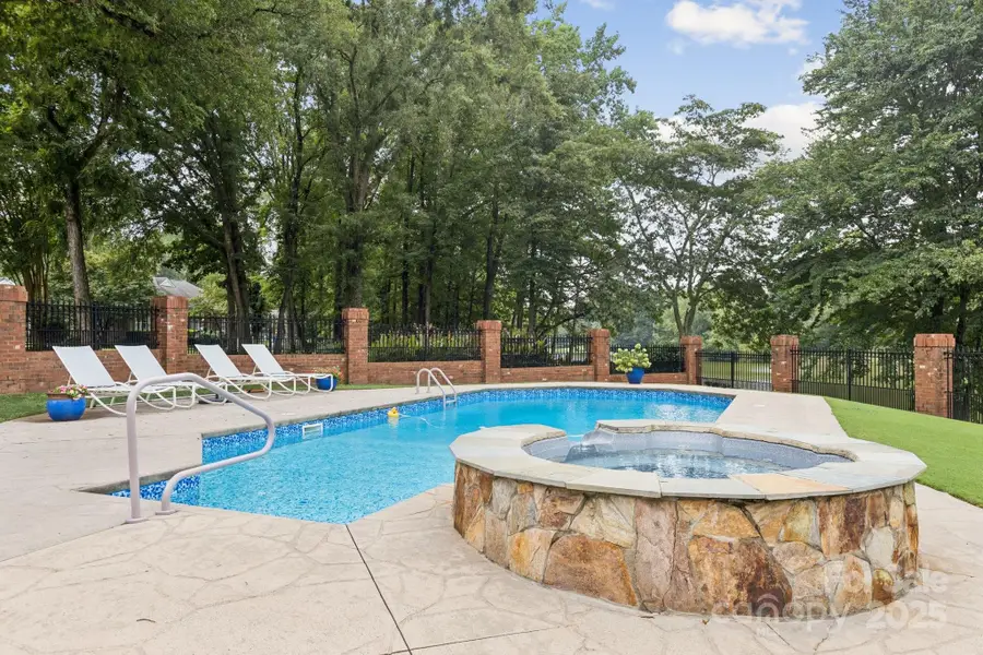 6331 Dovefield Road, Charlotte, NC 28277 - Image #3