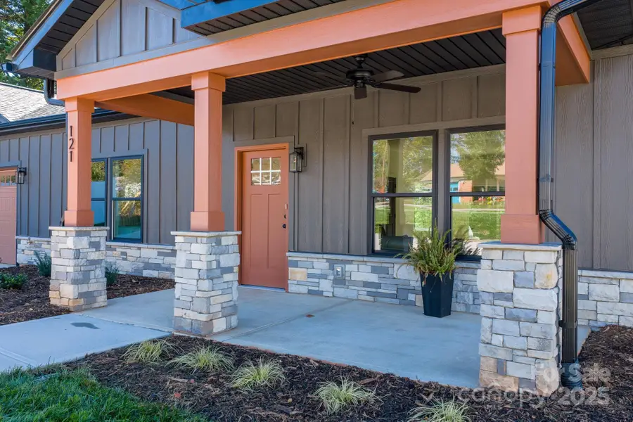 121 31st Avenue Nw, Hickory, NC 28601 - Image #3