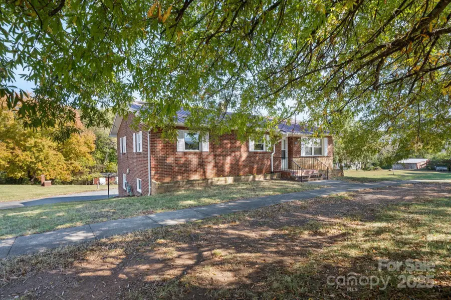 831 21st Street Drive Se, Hickory, NC 28602 - Image #2