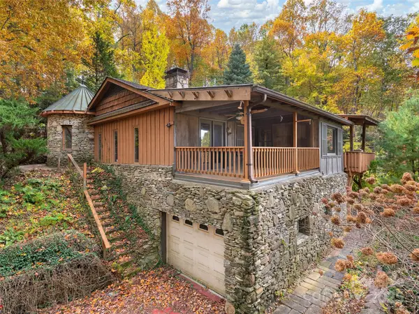 284 Indian Cave Park Road, Hendersonville, NC 28739