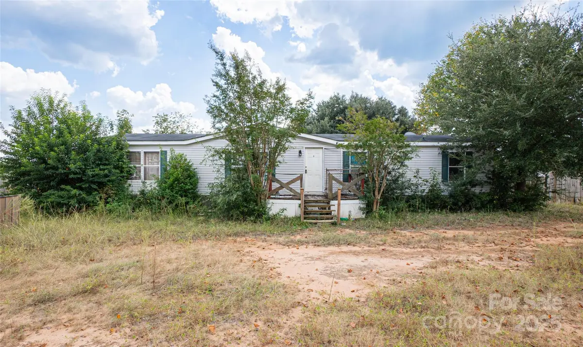 6140 Phoenix Court, Wedgefield, SC 29168 - Image #1