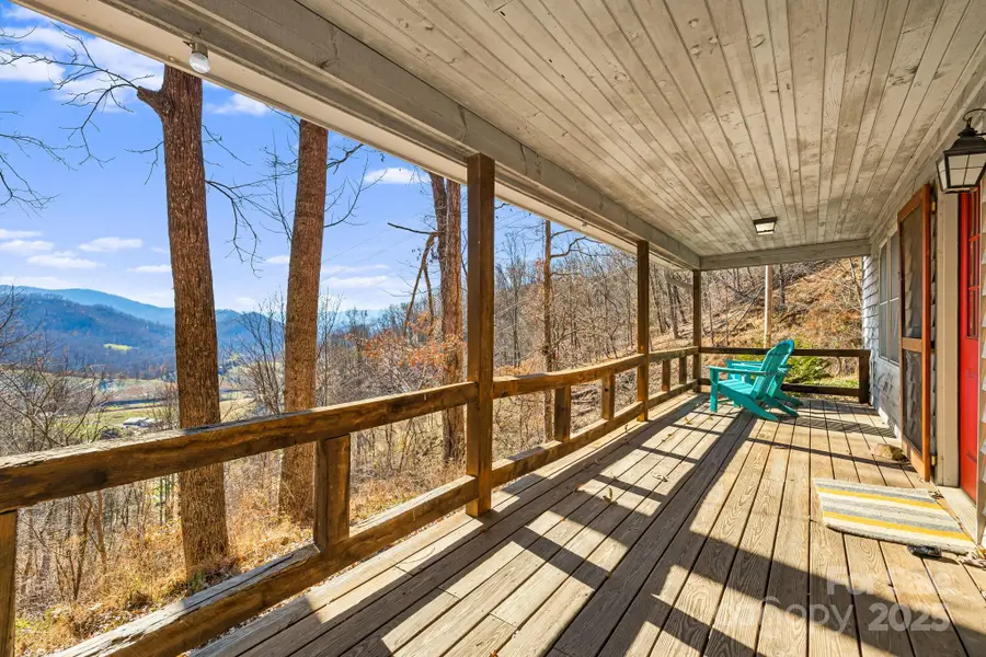 550 Cale Way, Clyde, NC 28721 - Image #3