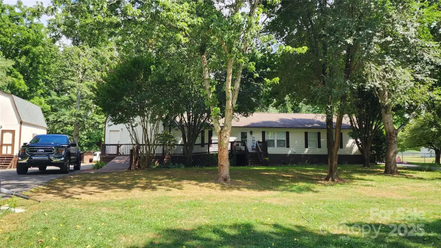 1235 Sulphur Springs Road, Waynesville, NC 28786 - Image #2