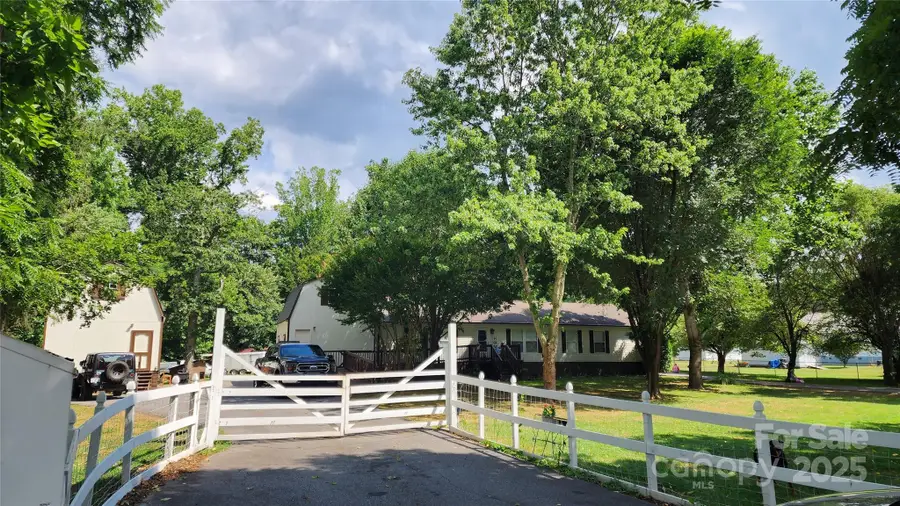 1235 Sulphur Springs Road, Waynesville, NC 28786 - Image #3
