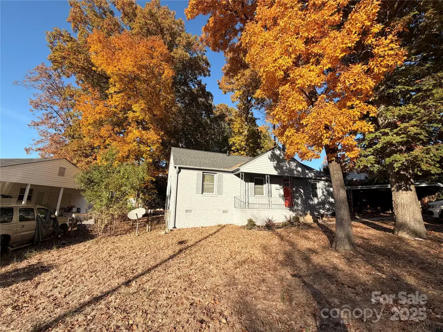 2854 Burbank Drive, Charlotte, NC 28216 - Image #2