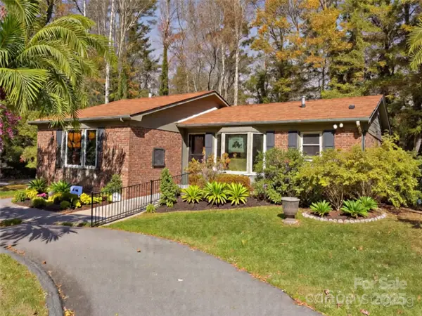 181 Surry Lane, Hendersonville, NC 28791