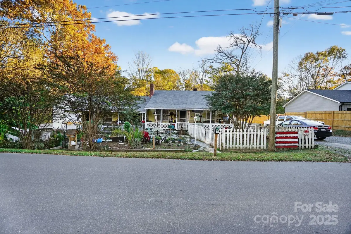 611 W Main Street Extension, Lincolnton, NC 28092 - Image #1