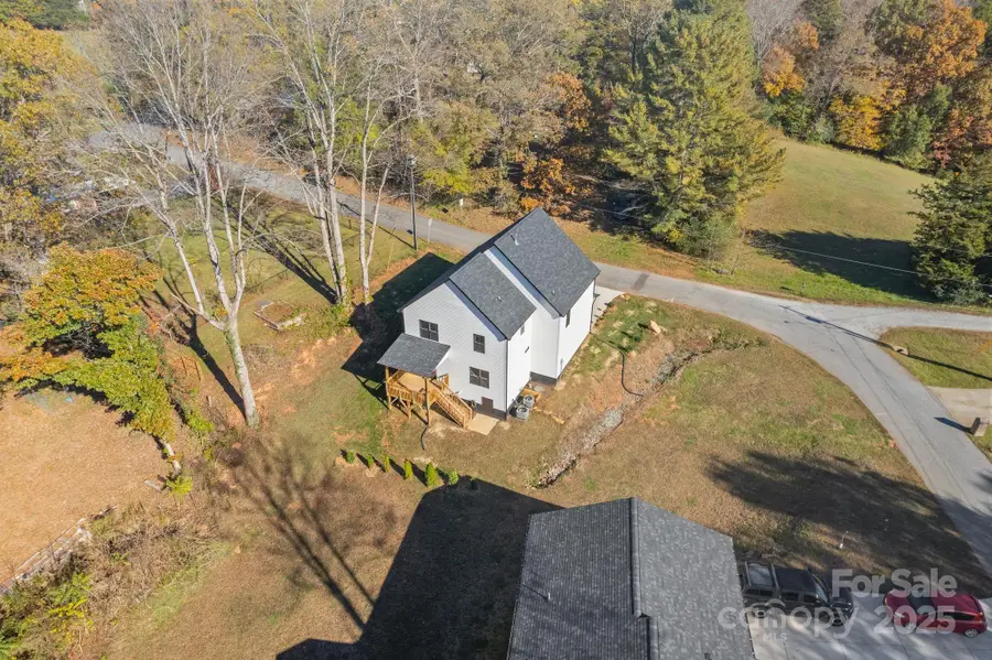 908 30th Avenue Drive Nw, Hickory, NC 28601 - Image #2